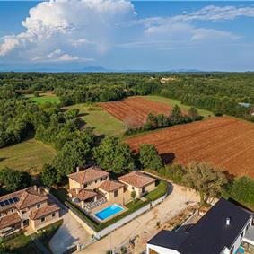 4 bedroom villa bedroom with pool, Svetvinčenat, Istria, sleeps 8